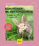 Kaninchen im Außengehege – Monika Wegler